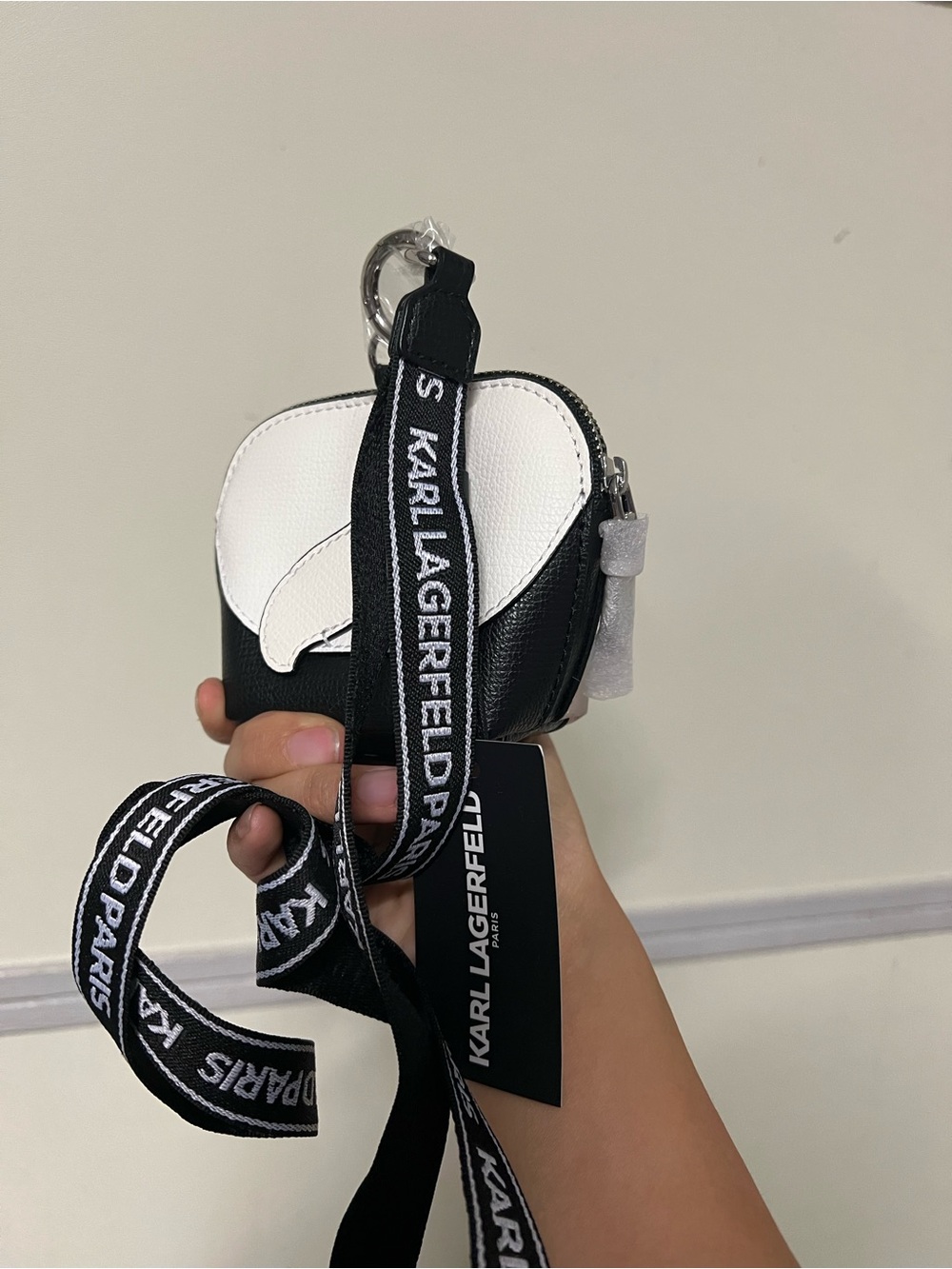 Karl Lagerfeld Pale Pink and White Sunglasses Coin Pouch Keyring/ lanyard - Picture 3 of 4